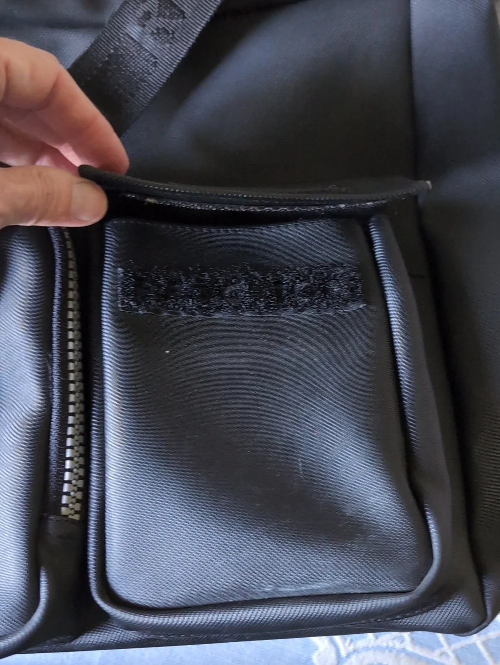 Kenneth Cole Shoulder Bad